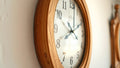 Wall Clock with Solid Wood Frame: How to Tell Real Wood from Fakes