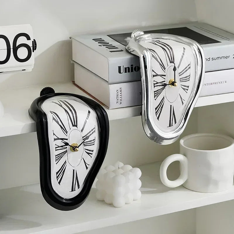 Surrealist wall clock with Plexiglas mirror in gold finish, Dali-inspired design