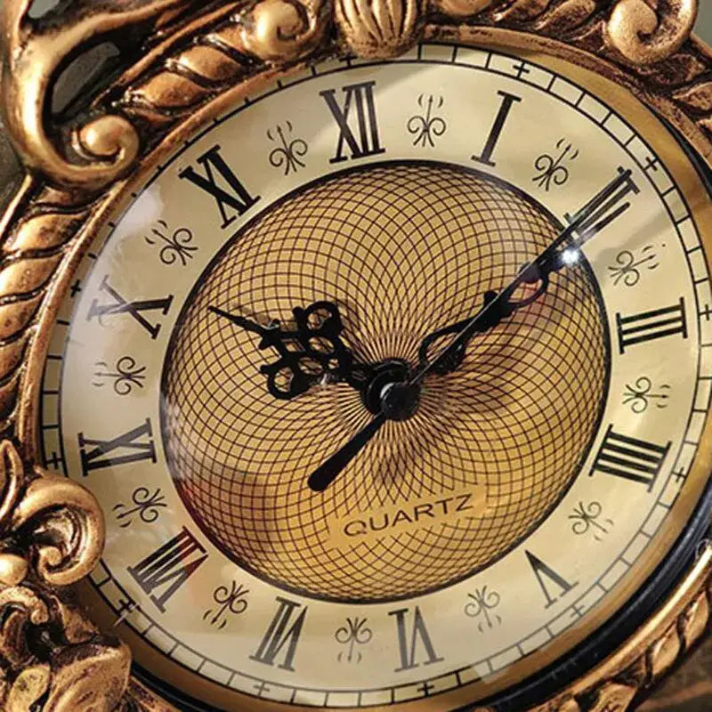 Silent sweep quartz tabletop clock in European vintage style